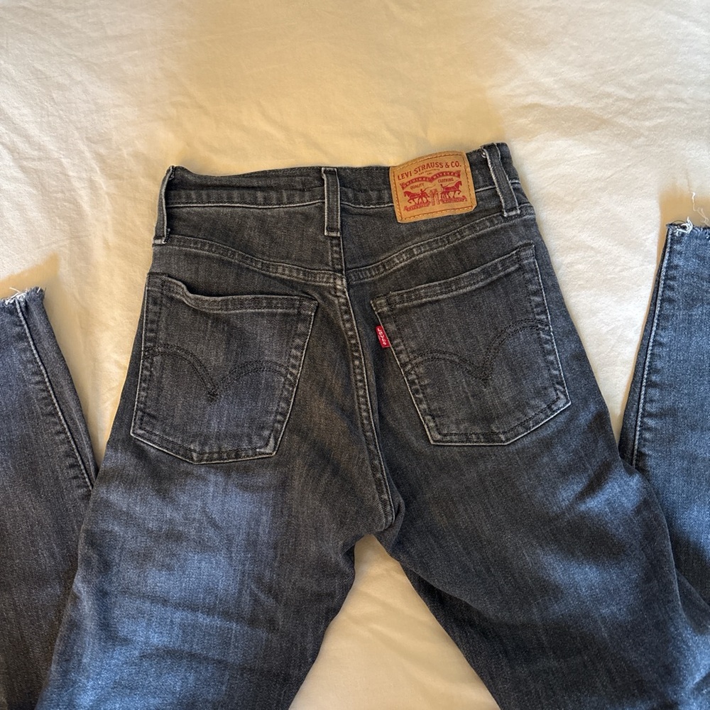 Levi’s Women’s Black Jeans Sz 24